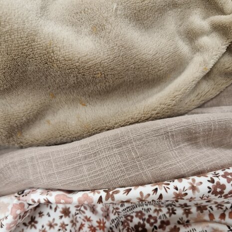 bloemen veld tricot met linnenlook hydrofiel en wellness fleece taupe KicKen Stoffen