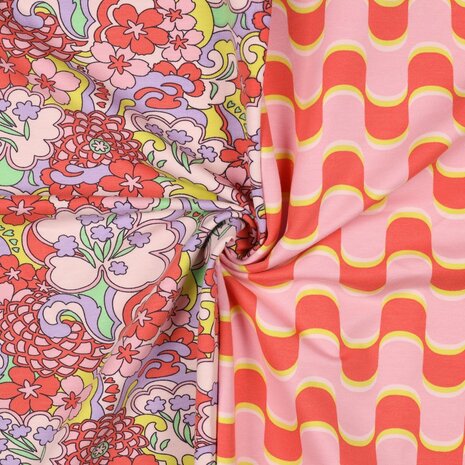 Rood Roze abstracte bloemen en golfjes french terry KicKenStoffen