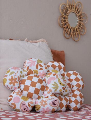 daisy cushion cotton