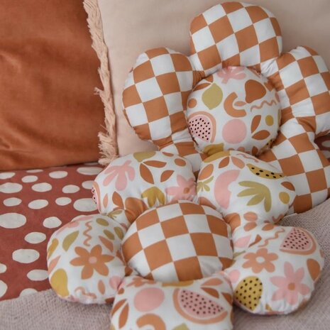 free sewing pattern Poppy fabrics - daisy cushion