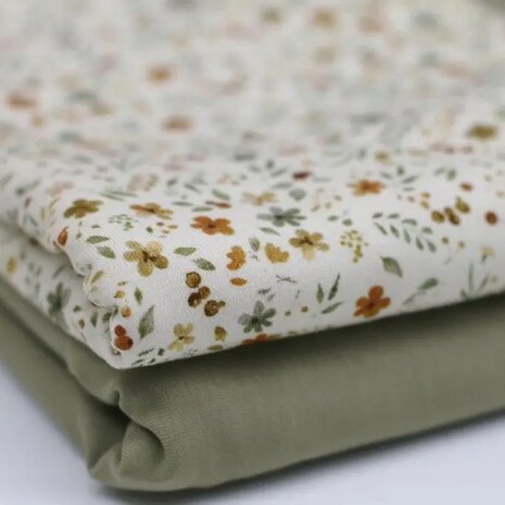 BEEBStricot bloemcollage beige met uni olijf groen KicKenStoffen