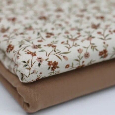 BEEBStricot romantische bloemen beige met roze terracotta uni tricot KicKenStoffen