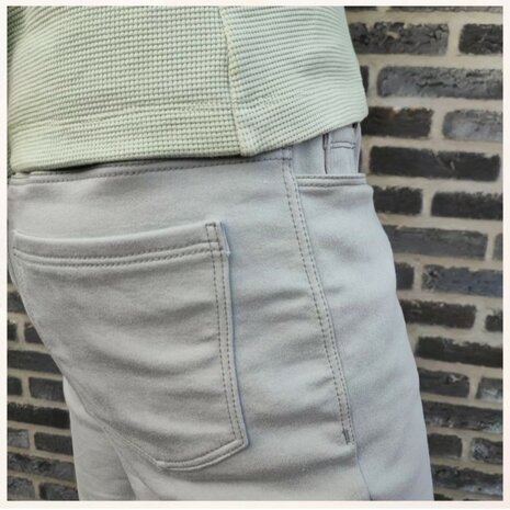 stretch jeans short van KicKenStoffen gemaakt door mbym.sewing close up