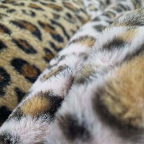 imitatie bont - fake fur panter KicKenStoffen close up