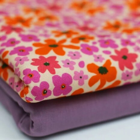 Beebs fuchsia oranje retro bloemen en oud lila  tricot KicKenStoffen