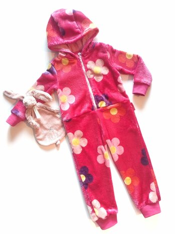 Jotte onesie door mbym.sewing van bloemen wellnessfleece KicKenStoffen - Wisj