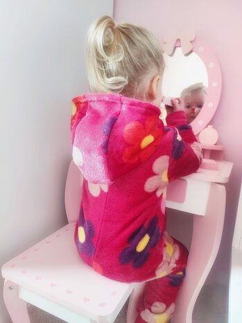 Jotte onesie door mbym.sewing van bloemen wellnessfleece KicKenStoffen - Wisj