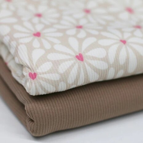 ribtricot soft Hartjes bloem met uni taupe  d. KicKenStoffen - BEEBSstofjes